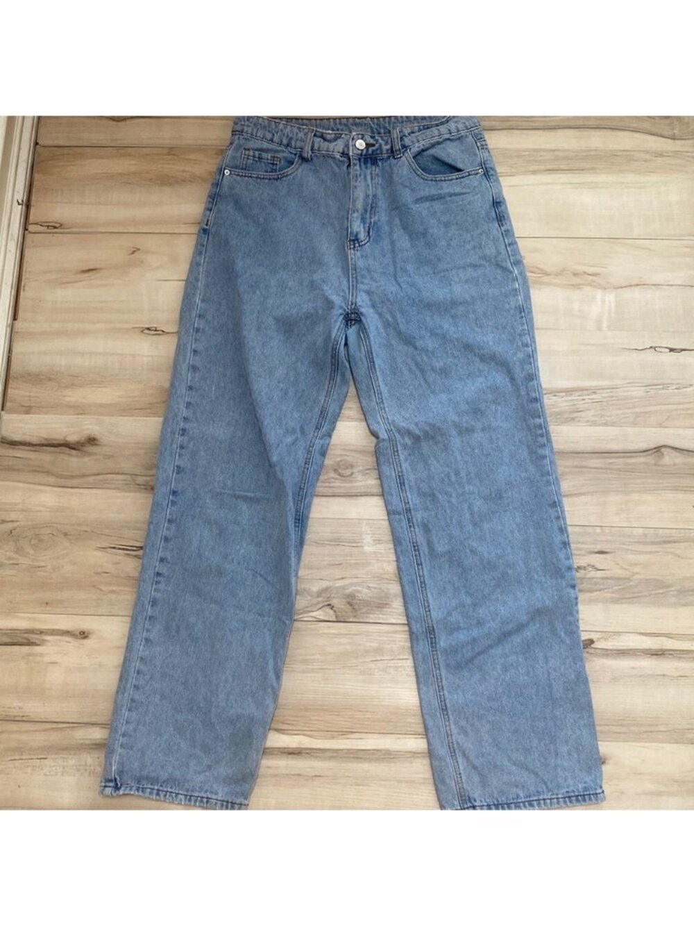 Shein Womens M/L Jeans. high Waisted. Wide Leg Straight. So cute. Distressed
